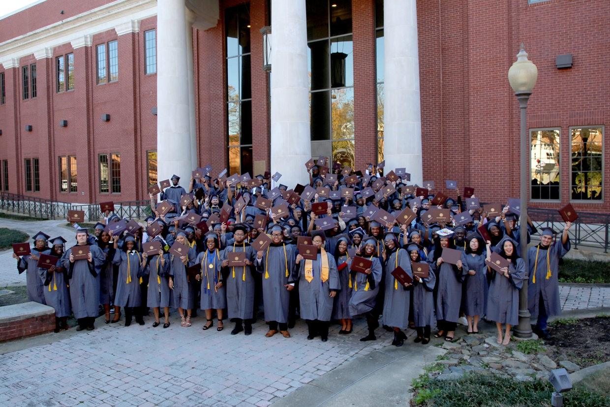 00 Hinds CC 10 am grad group_VZ5A9348